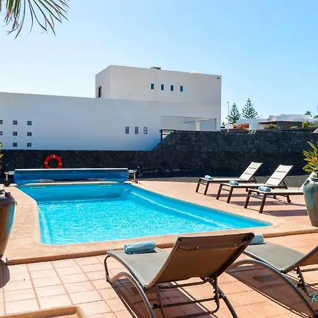 Remarkable 3-bed In Playa Blanca Villa Playa Blanca (Lanzarote)