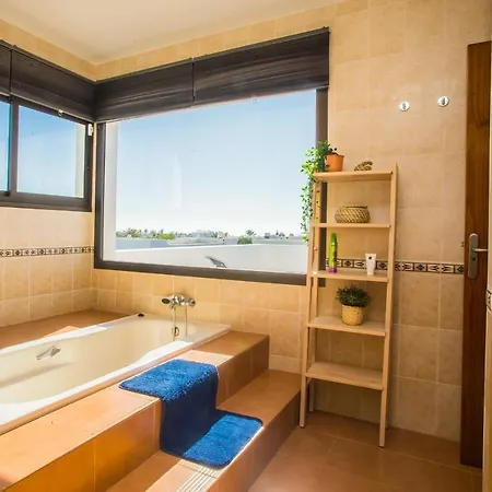 Remarkable 3-bed In Playa Blanca Villa Playa Blanca (Lanzarote)