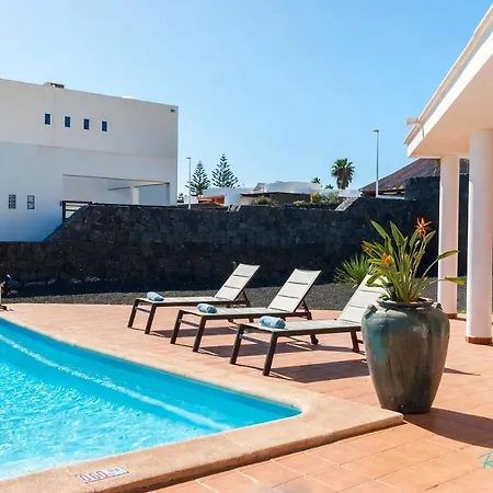 Villa Remarkable 3-bed In Playa Blanca Playa Blanca (Lanzarote)
