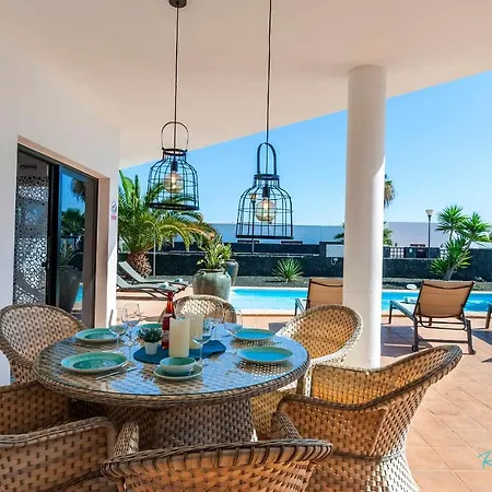 Remarkable 3-bed In Playa Blanca
