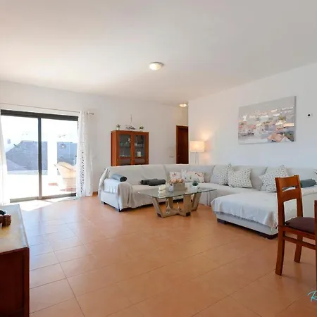 Villa Remarkable 3-bed In Playa Blanca