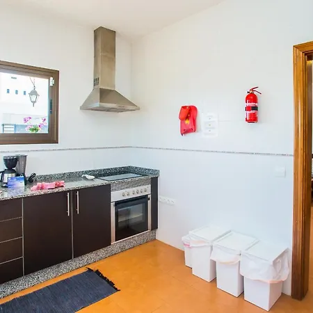 Remarkable 3-bed In Playa Blanca Villa *