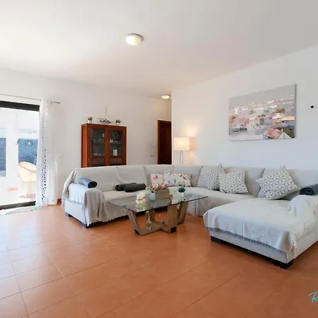 Remarkable 3-bed In Playa Blanca *