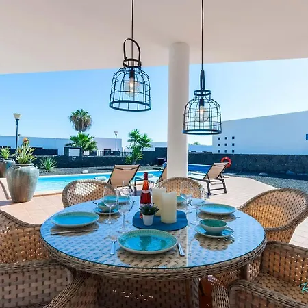 Remarkable 3-bed In Playa Blanca