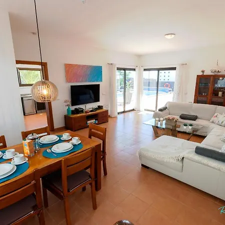 Remarkable 3-bed In Playa Blanca Villa