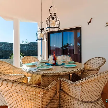 Remarkable 3-bed In Playa Blanca