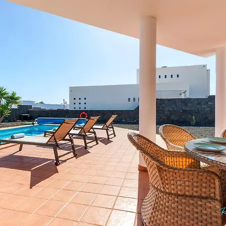Villa Remarkable 3-bed In Playa Blanca *