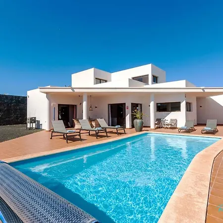 Remarkable 3-bed In Playa Blanca וילה